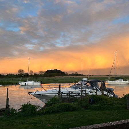 Hot Tub With A View - Christchurch Harbour Εξωτερικό φωτογραφία