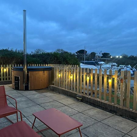 Hot Tub With A View - Christchurch Harbour Εξωτερικό φωτογραφία