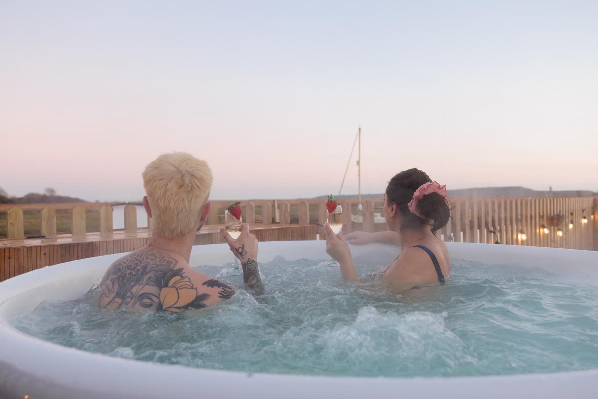 Hot Tub With A View - Christchurch Harbour Εξωτερικό φωτογραφία